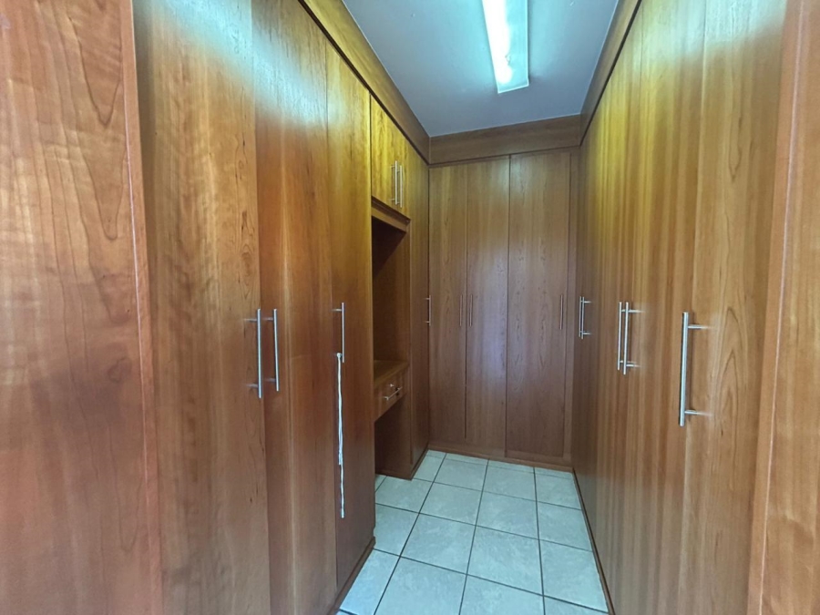 5 Bedroom Property for Sale in Birdwood Estate North West